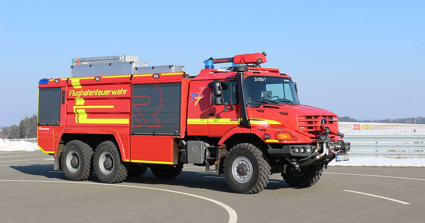 Zetros airport fire engine with alarm start function.