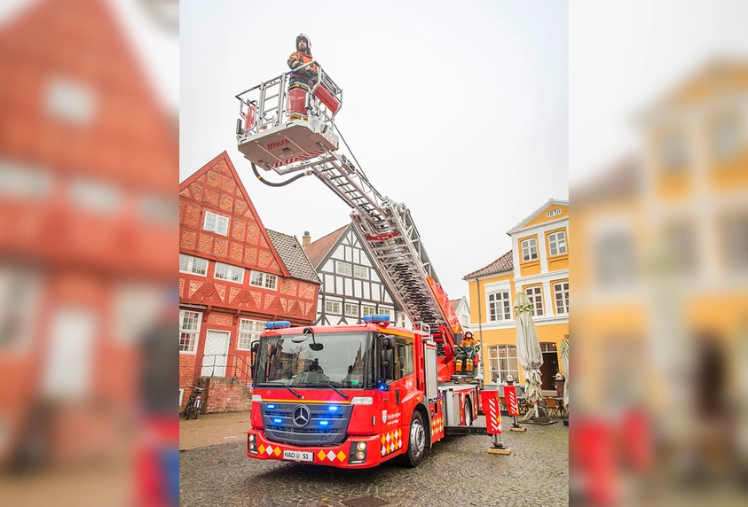 Jens Fredskild und Karsten Højland schätzen ihr neues Drehleiterfahrzeug, weil es ihnen die Arbeit erleichtert.