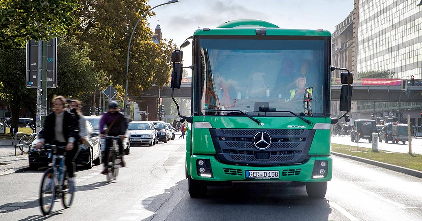 The Econic as a concrete mixer, three-way tipper or skip lorry.