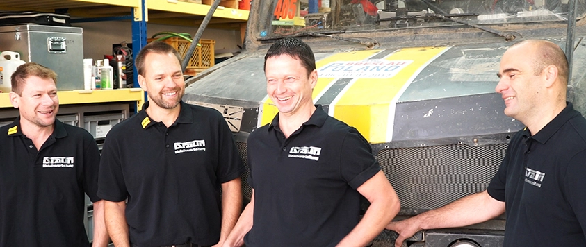 The Unimog Racing Team from left to right: Service team Alexander Schönfeld and Christian Koepke, navigator Rainer Ulrich and driver Steffen Braun.